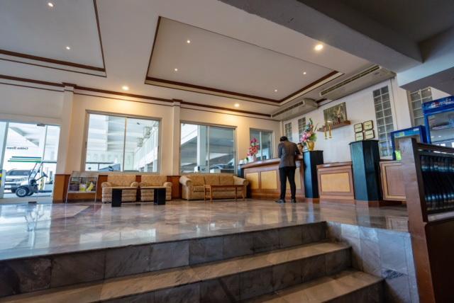 Golden House Service And Apartment Rayong Exteriör bild